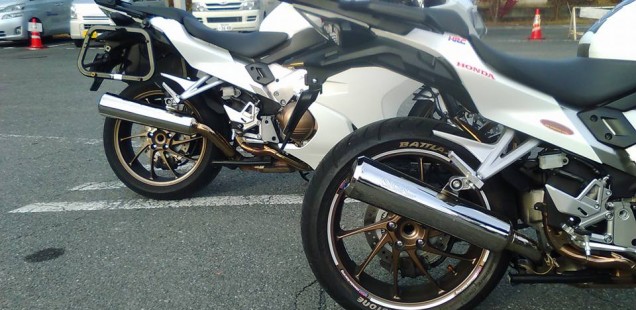 VFR800F除電の巻き! バイク 魔法のボルト インジェクターチューニングボルト