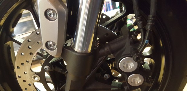ヤマハ XSR900 除電 ボルト ナット バンド 装着 魔法のボルト 静電気除去 カスタム バイク オートバイ